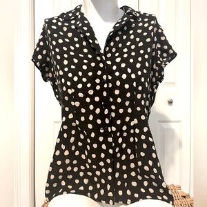 Jones New York Black and Cream Flutter Sleeve Blouse with Ruffled Details